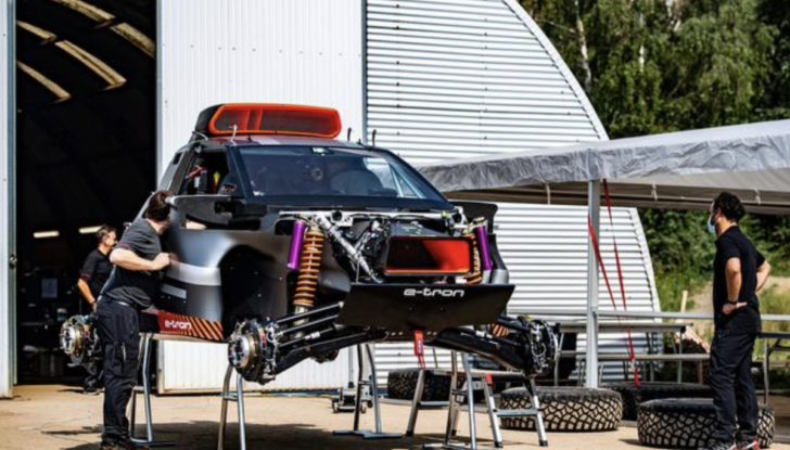 Audi: il futuro passa dal prototipo RS Q e-tron impegnato nella Dakar 2022 - Foto 1 di 20