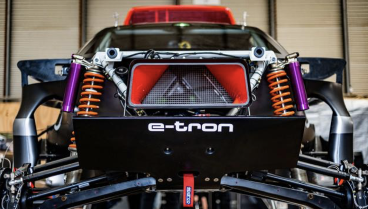 Audi: il futuro passa dal prototipo RS Q e-tron impegnato nella Dakar 2022 - Foto 18 di 20