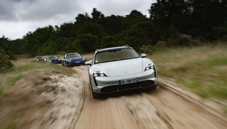 [VIDEO] Prova Porsche Taycan Cross Turismo: dalla pista al fuoristrada con 760 CV - Foto 1 di 37