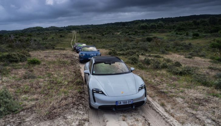 [VIDEO] Prova Porsche Taycan Cross Turismo: dalla pista al fuoristrada con 760 CV - Foto 17 di 37