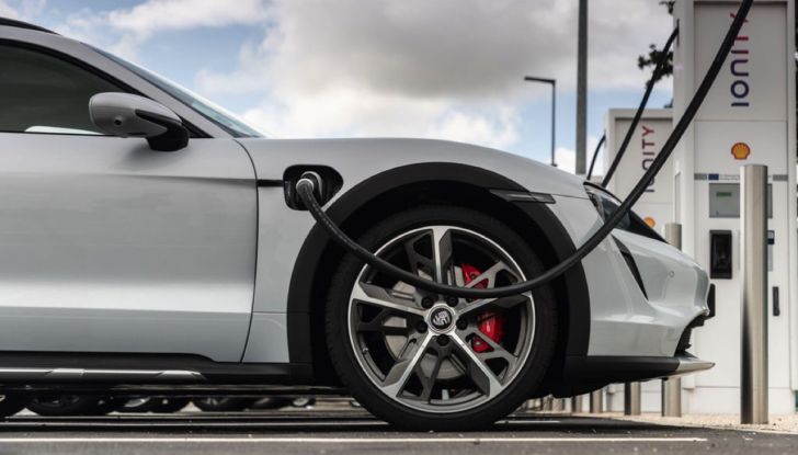 [VIDEO] Prova Porsche Taycan Cross Turismo: dalla pista al fuoristrada con 760 CV - Foto 25 di 37