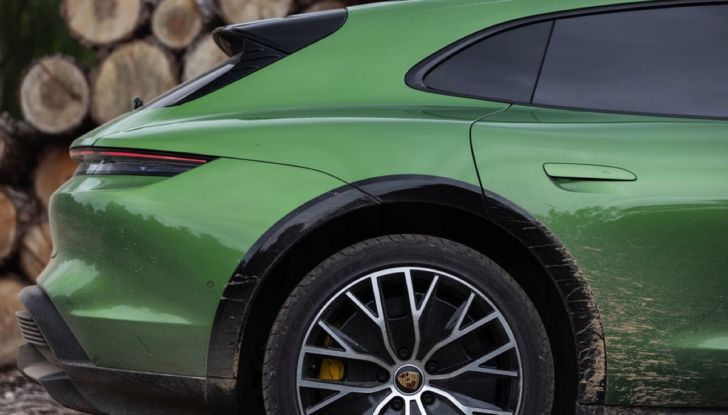 [VIDEO] Prova Porsche Taycan Cross Turismo: dalla pista al fuoristrada con 760 CV - Foto 30 di 37