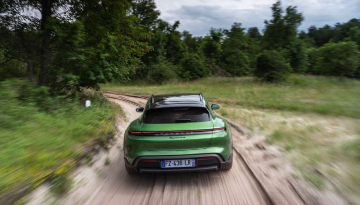 [VIDEO] Prova Porsche Taycan Cross Turismo: dalla pista al fuoristrada con 760 CV - Foto 34 di 37