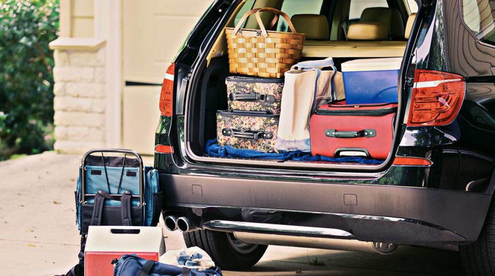 Vacanze in auto: i 10 oggetti indispensabili (e simpatici) da mettere in bagagliaio