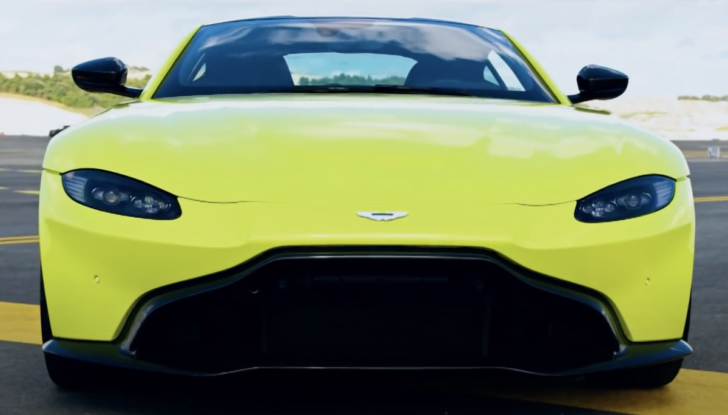 Auto, moto e aerei in sfida in una drag race pazzesca firmata Red Bull - Foto 7 di 8