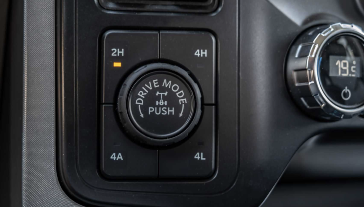 Potente e ibrido: arriva in Italia il Ford F-150 Powerboost - Foto 12 di 12