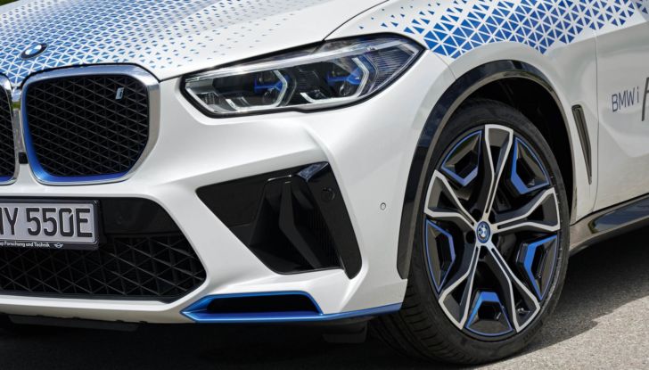 BMW iX5 Hydrogen 2022