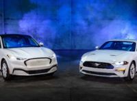 Ford Mustang Coupé e Mach-E in versione speciale Ice White Edition