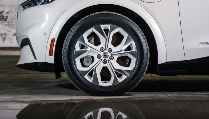 Ford Mustang Ice White Edition