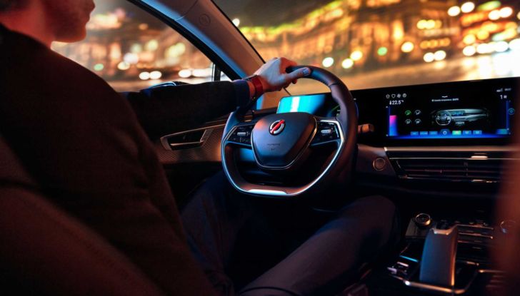 Mobilize Limo by Renault: l’elettrica destinata ai taxi e ai noleggi - Foto 7 di 10