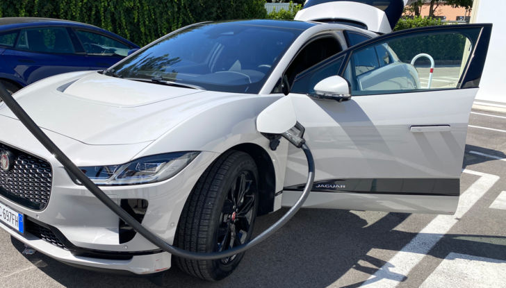 [VIDEO] Jaguar I-Pace, test drive del SUV elettrico a trazione integrale - Foto 3 di 15