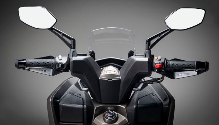 Kymco DTX360: lo scooter che diventa un adventure crossover - Foto 12 di 20