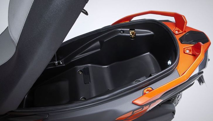 Kymco DTX360: lo scooter che diventa un adventure crossover - Foto 8 di 20
