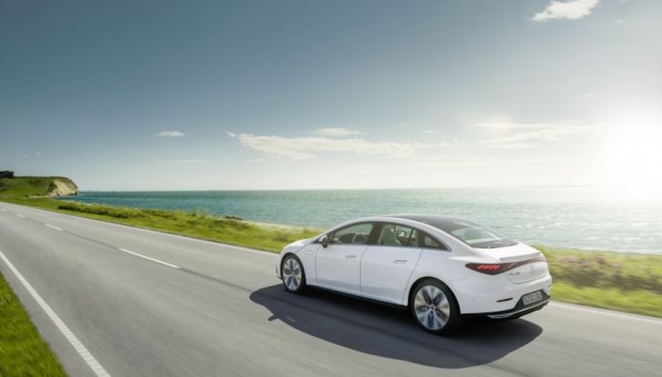 Mercedes-AMG EQE: ordini aperti per l’elettrica, prezzi da 110.000 Euro - Foto 3 di 8