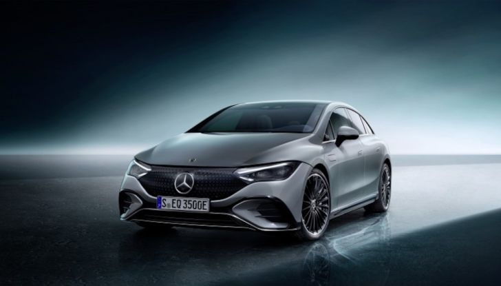 Mercedes-AMG EQE: ordini aperti per l’elettrica, prezzi da 110.000 Euro - Foto 5 di 8