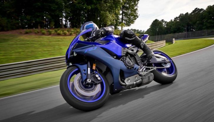 Yamaha: la gamma sportiva si rifà il look nel 2022 - Foto 4 di 7
