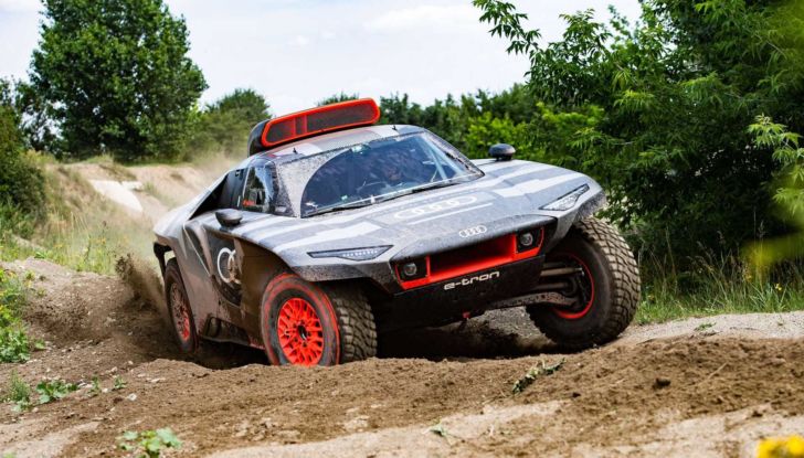 Audi si prepara alla Dakar 2022 con il prototipo RS Q e-tron - Foto 1 di 10