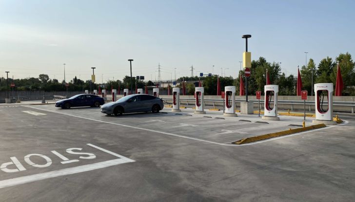 Colonnine di ricarica Fast per auto elettriche in autostrada in forte ritardo - Foto 8 di 8