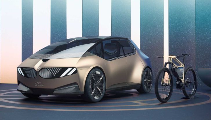 BMW iVision Circular: il prototipo che anticipa il futuro eco-sostenibile dell’automotive - Foto 2 di 14
