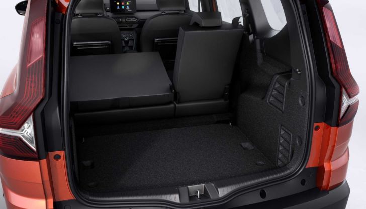 Dacia Jogger diventa un mini camper grazie al Pack Sleep - Foto 13 di 13