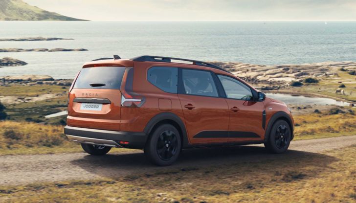 Dacia Jogger diventa un mini camper grazie al Pack Sleep - Foto 2 di 13