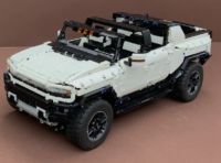 L’Hummer elettrico diventa un modellino LEGO in scala 1:10!