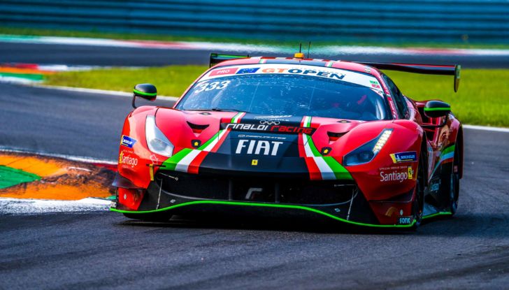 International GT Open: vittoria di Mercedes e Ferrari a Monza - Foto 3 di 38