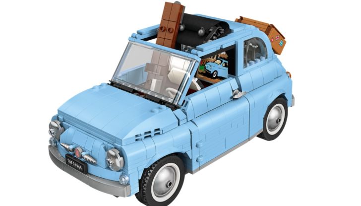 Fiat 500: il modello storico della Lego è disponibile anche in “Baby Blue” - Foto 5 di 9