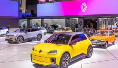 Renault 5 Prototype: a Monaco il concept elettrico sfila con i modelli storici