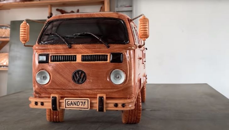Volkswagen Bulli: il Type 2 replica realizzato in legno è spettacolare! - Foto 5 di 8