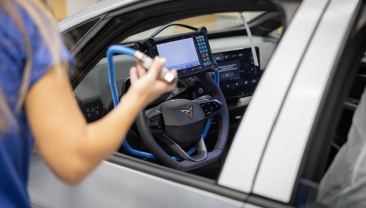 Cupra: al via la produzione di Born, il primo modello 100% elettrico - Foto 18 di 18