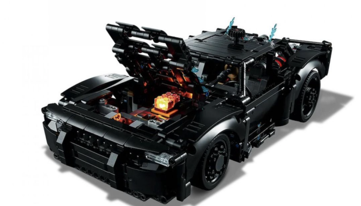 LEGO, arriva a catalogo la nuova Batmobile di The Batman - Foto 2 di 7