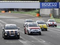 Anche Abarth verso l’elettrico: a Vallelunga debuttano le 595 K-Hertz e le 500 Icon-e