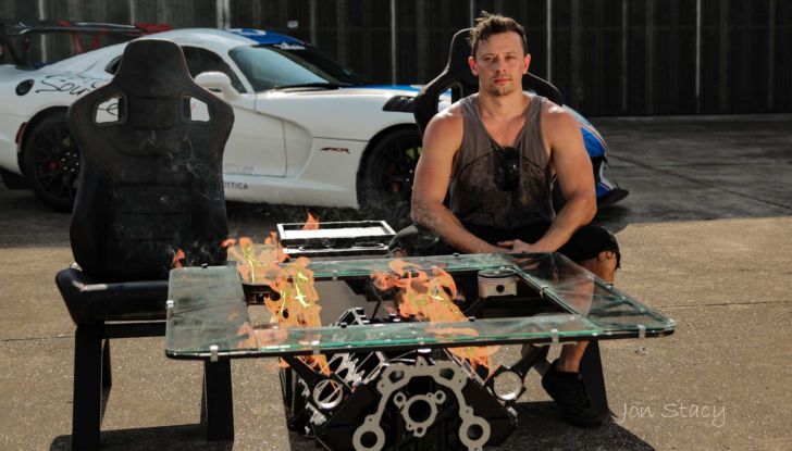 Da supercar ad oggetto di arredamento: il V10 della Viper diventa un braciere! - Foto 4 di 5