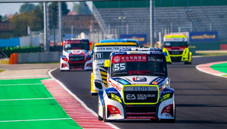 Misano dà spettacolo con i camion del FIA European Truck Racing Championship! - Foto 3 di 50