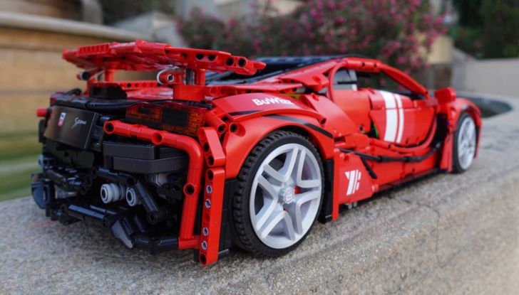 GTA Spano: il modellino LEGO ha 10 motori elettrici e tocca i 36,5 km/h! - Foto 18 di 18