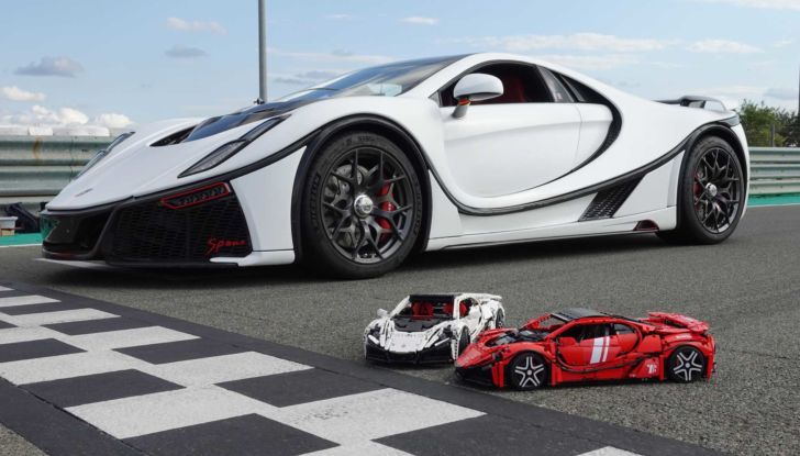 GTA Spano: il modellino LEGO ha 10 motori elettrici e tocca i 36,5 km/h! - Foto 2 di 18