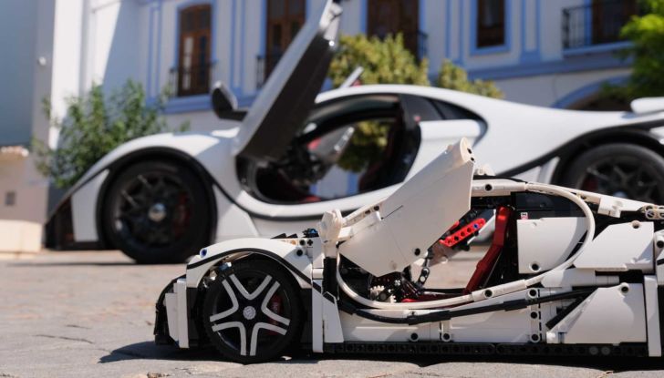 GTA Spano: il modellino LEGO ha 10 motori elettrici e tocca i 36,5 km/h! - Foto 9 di 18