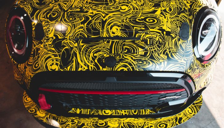 Mini presenta la John Cooper Works EVO per il Campionato 2022 - Foto 2 di 4