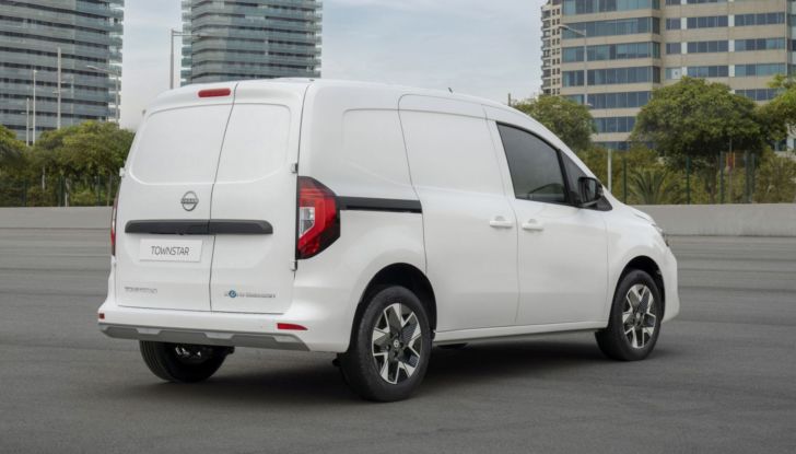 Nissan Townstar: l’erede dell’NV200 è elettrico e a benzina (ma non diesel) - Foto 5 di 18