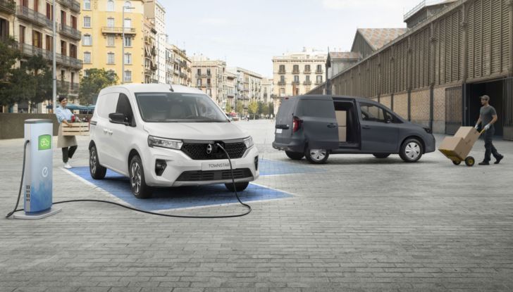 Nissan Townstar: l’erede dell’NV200 è elettrico e a benzina (ma non diesel) - Foto 9 di 18