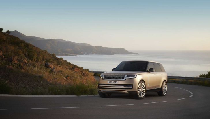 Range Rover 2022: al debutto la ibrida plug-in con prezzi da 135.800 Euro - Foto 10 di 15