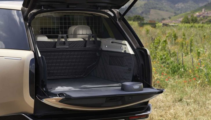 Range Rover 2022: al debutto la ibrida plug-in con prezzi da 135.800 Euro - Foto 12 di 15