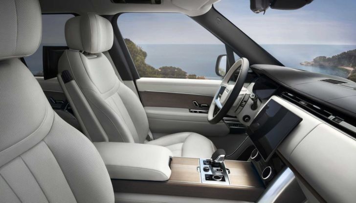 Range Rover 2022: al debutto la ibrida plug-in con prezzi da 135.800 Euro - Foto 14 di 15