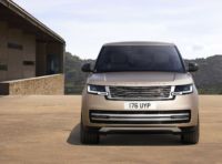 Range Rover 2022: al debutto la ibrida plug-in con prezzi da 135.800 Euro