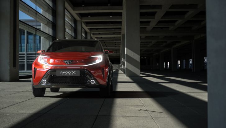 Toyota Aygo aggiunge una “X”: da citycar diventa crossover! - Foto 13 di 13