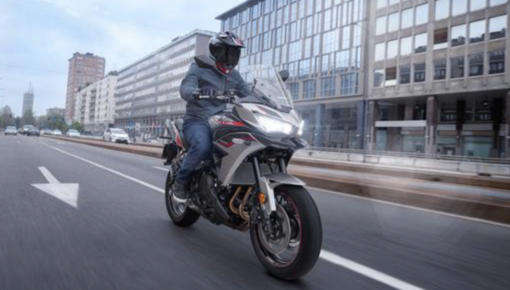 Kawasaki Versys 650: la tuttofare giapponese si rinnova - Foto 12 di 19
