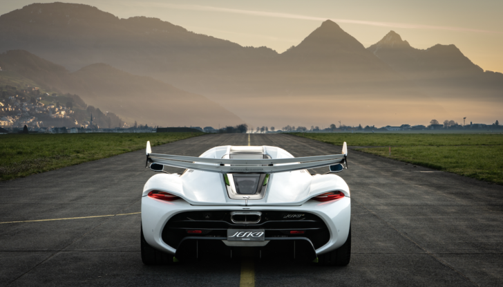 Koenigsegg Jesko: la hypercar con un motore da record - Foto 3 di 16