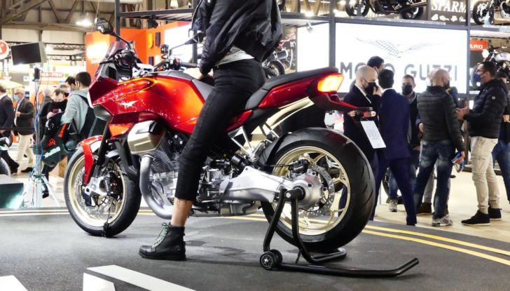 Moto Guzzi presenta la nuova V100 Mandello - Foto 16 di 19