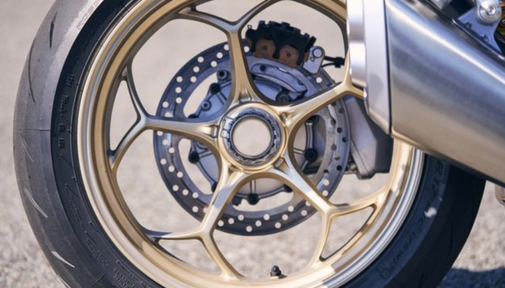 Moto Guzzi presenta la nuova V100 Mandello - Foto 5 di 19